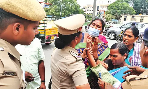மேல்நிலை நீர்த்தேக்க தொட்டி கட்ட எதிர்ப்புகலெக்டர் அலுவலகத்தில் தொழிலாளி தீக்குளிக்க முயற்சி