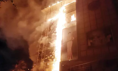 கும்பகோணத்தில், பிரபல ஜவுளிக்கடையில் திடீர் தீவிபத்து