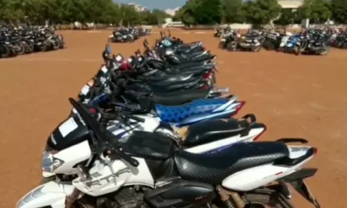 மது குடித்து விட்டு வாகனங்கள் ஓட்டியதாக 70 மோட்டார்  சைக்கிள் பறிமுதல்