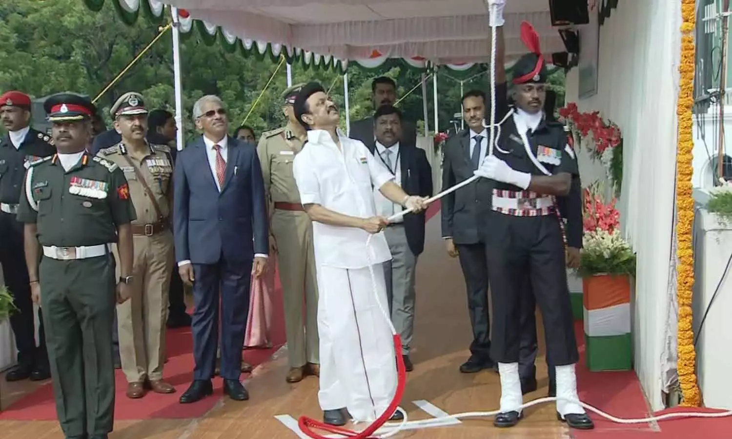 தமிழக முதலமைச்சர் மு.க. ஸ்டாலின் தேசியக் கொடி ஏற்றினார் | TN CM MK Stalin hoists the National Flag at st geogre fort