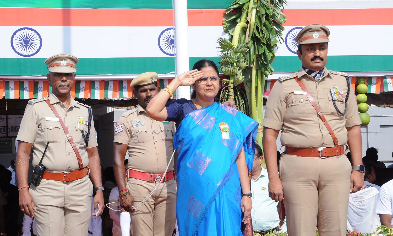 திண்டுக்கல்லில் சுதந்திரதின விழா தேசியக்கொடி ஏற்றி வைத்து நலத்திட்ட உதவிகள்-கலெக்டர் பூங்கொடி வழங்கினார்