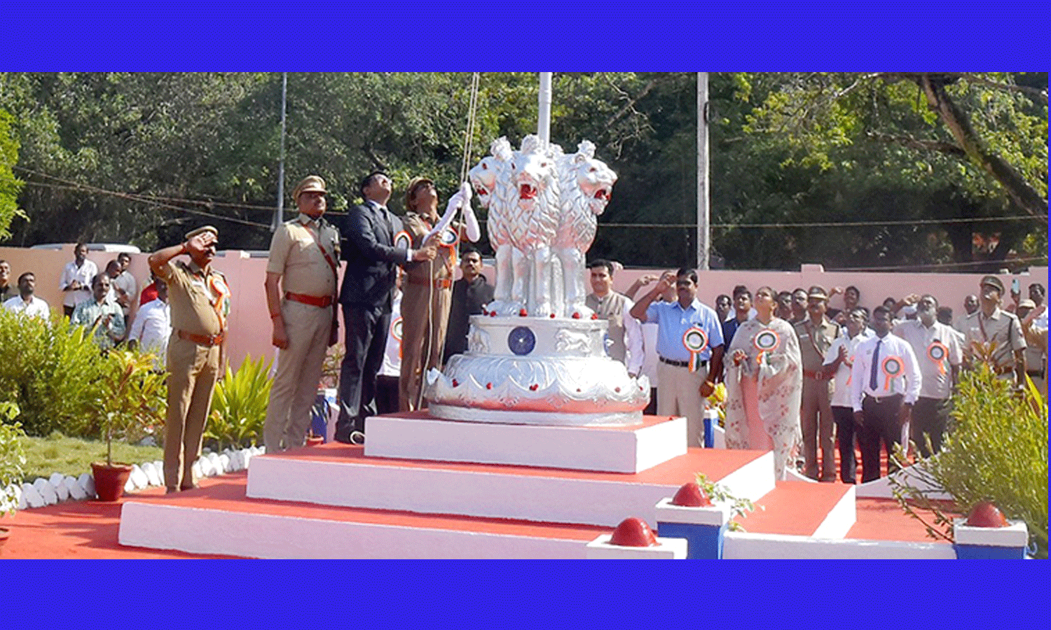 சுதந்திர தின விழாவில் கலெக்டர்கள் தேசியக்கொடி-தியாகிகளுக்கு மரியாதை சுதந்திர தின விழாவில் கலெக்டர்கள் தேசியக்கொடி-தியாகிகளுக்கு மரியாதை