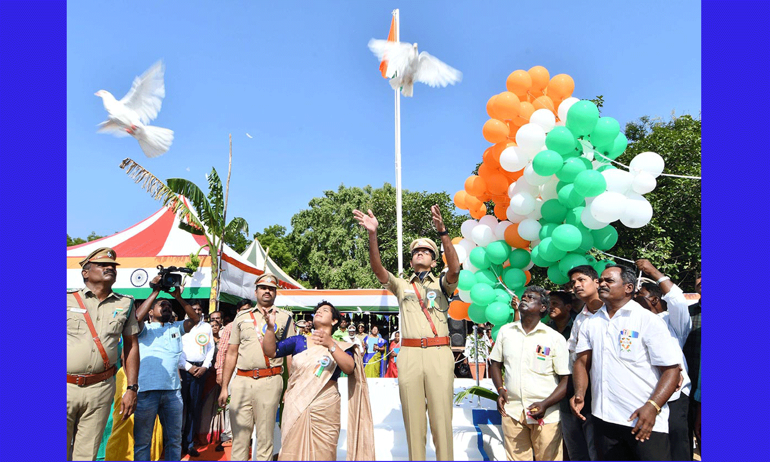 சுதந்திர தின விழாவில் கலெக்டர்கள் தேசியக்கொடி-தியாகிகளுக்கு மரியாதை சுதந்திர தின விழாவில் கலெக்டர்கள் தேசியக்கொடி-தியாகிகளுக்கு மரியாதை