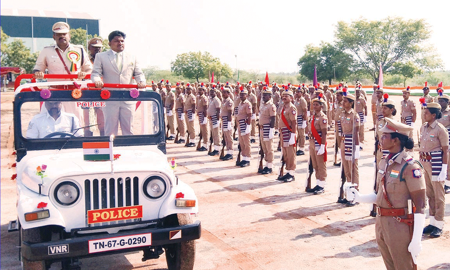 சுதந்திர தின விழாவில் கலெக்டர்கள் தேசியக்கொடி-தியாகிகளுக்கு மரியாதை சுதந்திர தின விழாவில் கலெக்டர்கள் தேசியக்கொடி-தியாகிகளுக்கு மரியாதை