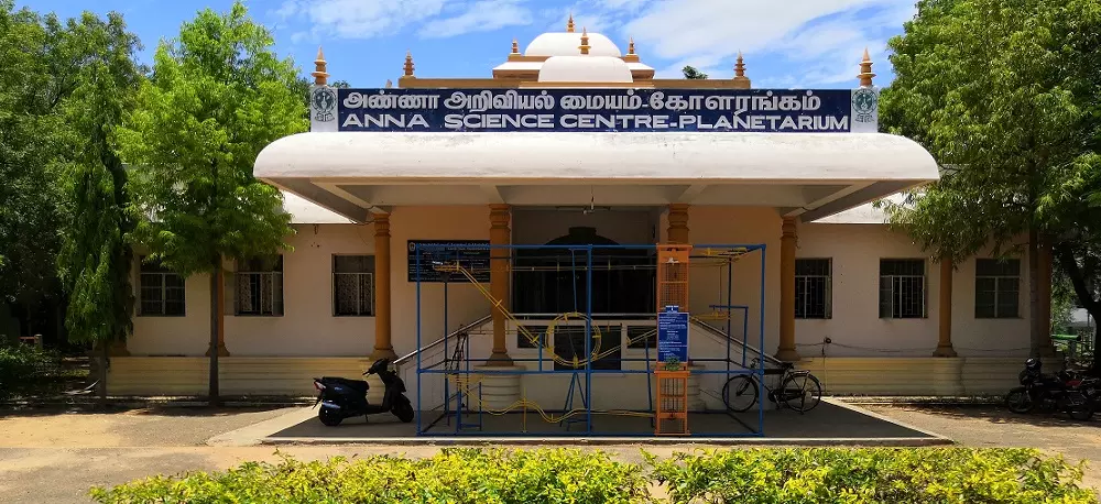 ரூ.3 கோடியில் புதுப்பிக்கப்பட்ட நவீன கோளரங்கம் ரூ.3 கோடியில் புதுப்பிக்கப்பட்ட நவீன கோளரங்கம்