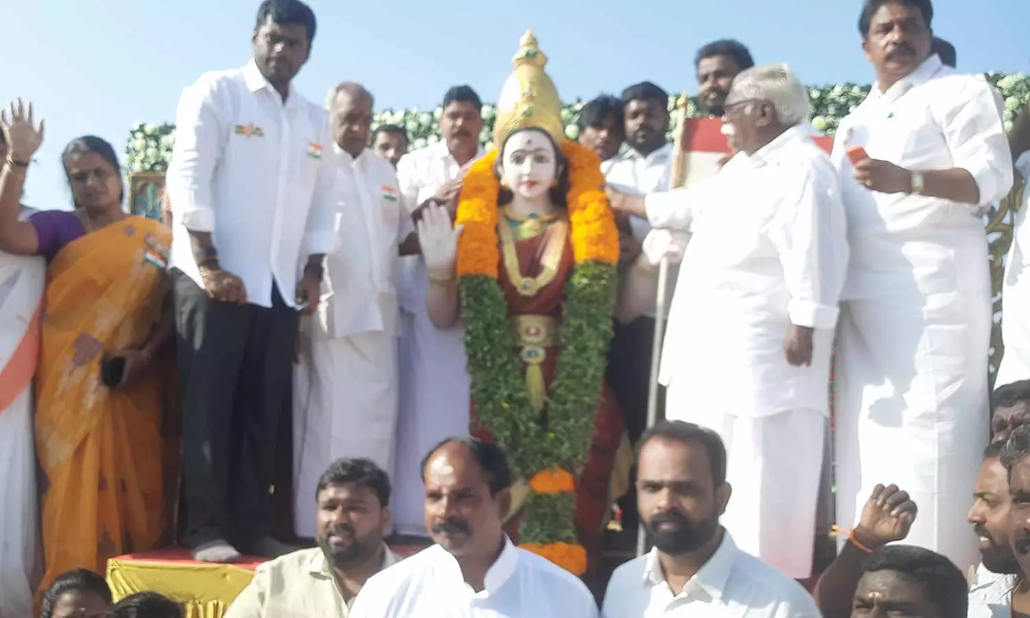 குமரி மாவட்டத்தில் பாரத மாதா சிலைக்கு மாலை அணிவித்து நடைபயணத்தை தொடங்கிய அண்ணாமலை குமரி மாவட்டத்தில் பாரத மாதா சிலைக்கு மாலை அணிவித்து நடைபயணத்தை தொடங்கிய அண்ணாமலை