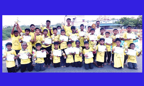 சிலம்பம் போட்டியில் மாணவர்கள் சாதனை