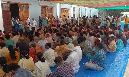 ஆசிரமத்தில் பக்தர்கள் கூட்டு தியானம்