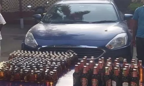 மது பாட்டில் கடத்திய 3 பேர் கைது