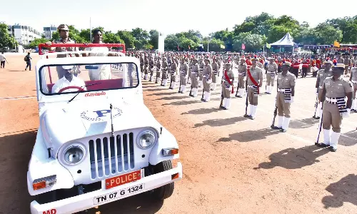 கலெக்டர் சங்கீதா தேசியக் கொடியேற்றறிார்
