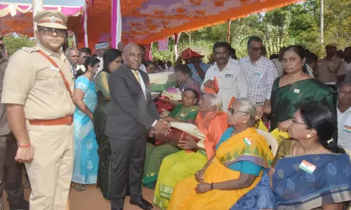 சுதந்திர தினவிழாவில்  20 பேருக்கு ரூ.25.37 லட்சத்தில் நலத்திட்ட உதவிகள் கலெக்டர் வழங்கினார்