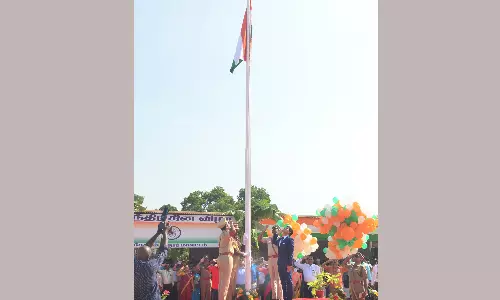 கோவையில் சுதந்திர தின விழா கொண்டாட்டம்- கலெக்டர் கிராந்திகுமார் தேசியக் கொடியேற்றி வைத்தார்