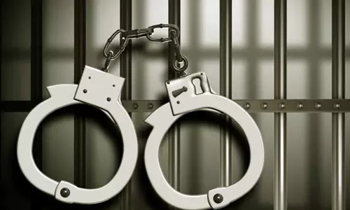 கோவையில் சேவல் சூதாட்டம் 4 பேர் கைது