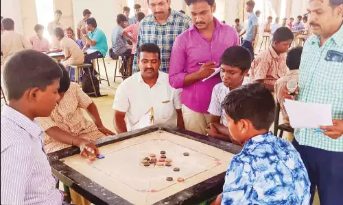 உடுமலையில் கேரம் போட்டி