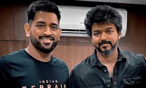 விஜய்-க்கு வில்லனாகும் தோனி.. இணையத்தை தெறிக்கவிடும் ரசிகர்கள்