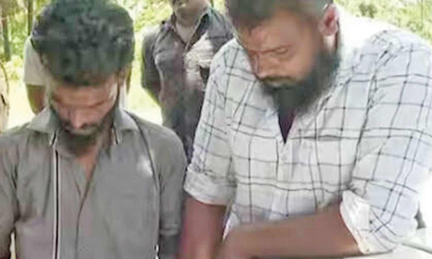 மோட்டார் சைக்கிளில் பெட்ரோல் காலியான ஆத்திரத்தில் ஹெல்மட்டால் அடித்து தம்பியை கொன்ற வாலிபர்