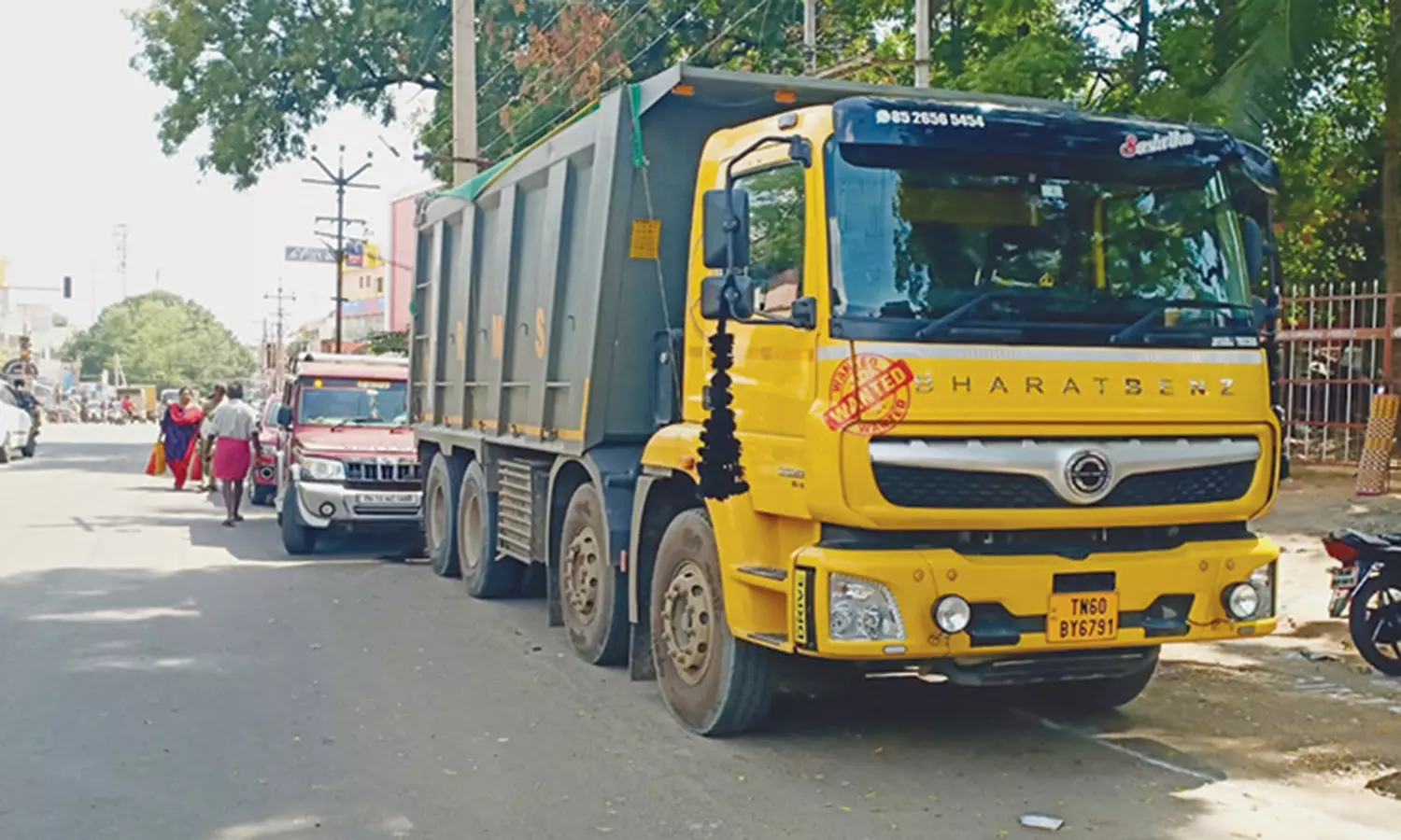 கேரள மாநிலத்திற்கு மணல் கடத்திய லாரி பறிமுதல் கேரள மாநிலத்திற்கு மணல் கடத்திய லாரி பறிமுதல்