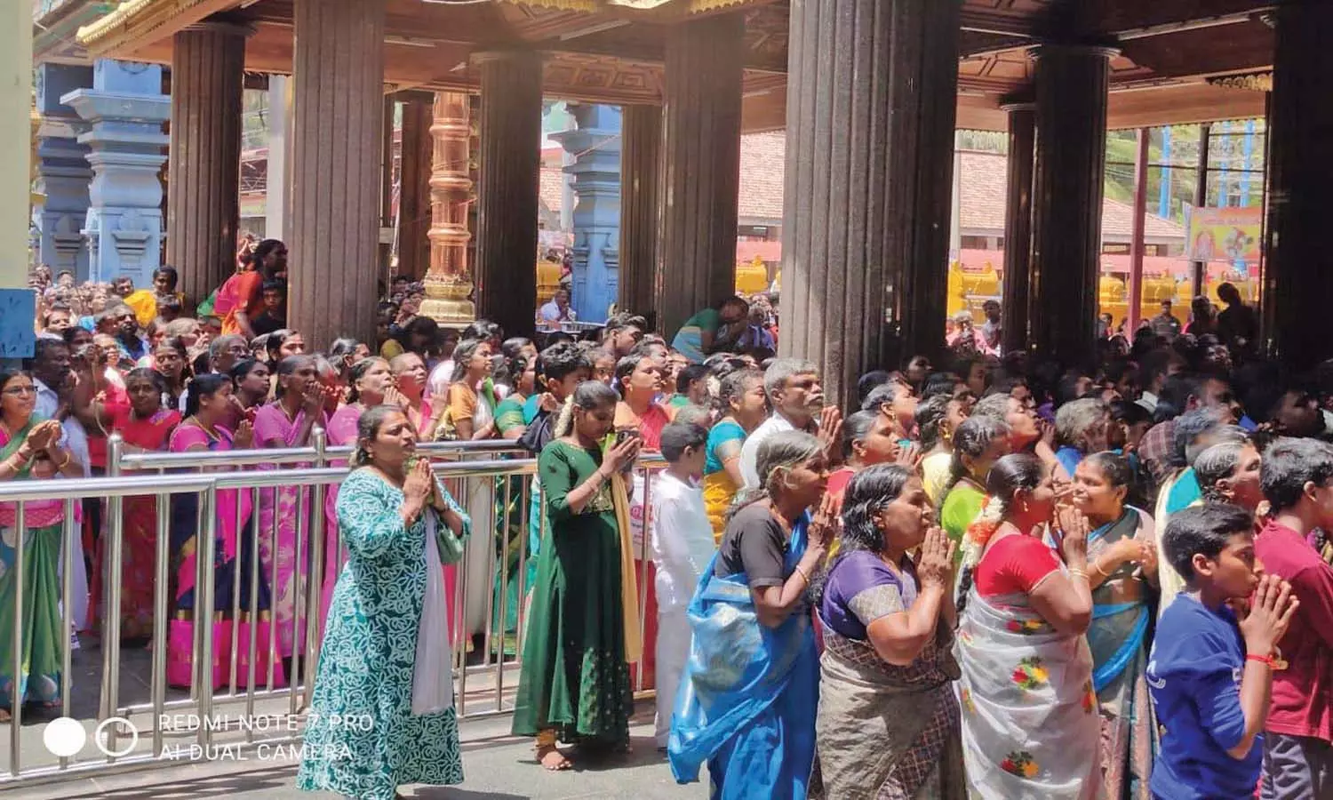 மண்டைக்காடு கோவிலில் திரளான பக்தர்கள் அம்மன் வழிபாடு