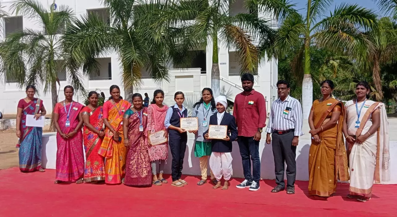 அரசு கல்வி நிறுவனங்களில் சுதந்திர தின விழா அரசு கல்வி நிறுவனங்களில் சுதந்திர தின விழா