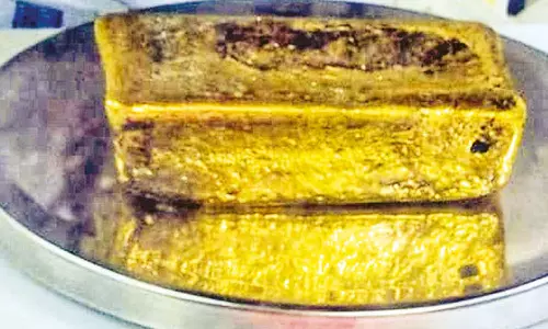 மதுரை விமான நிலையத்தில் ஒரு கிலோ தங்கம் பறிமுதல்