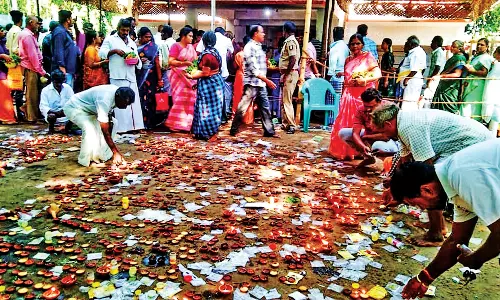 ஆடி அமாவாசையை முன்னிட்டு அணைப்பட்டி ஆஞ்சநேயர் கோவிலில் சிறப்பு வழிபாடு