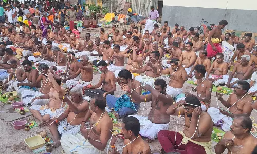 ஆடி 2-வது அமாவாசை முன்னிட்டு ஸ்ரீரங்கம் அம்மா மண்டபத்தில் குவிந்த பக்தர்கள்