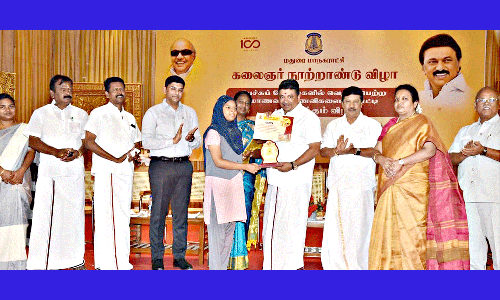 வெற்றி பெற்ற 43 மாணவர்களுக்கு கேடயம்- பாராட்டு சான்றிதழ்கள்