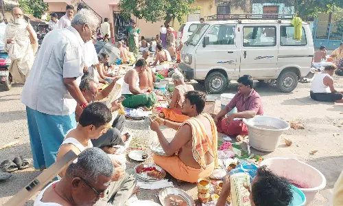 ஆடி அமாவாசையொட்டி முன்னோர்களுக்கு தர்ப்பணம்
