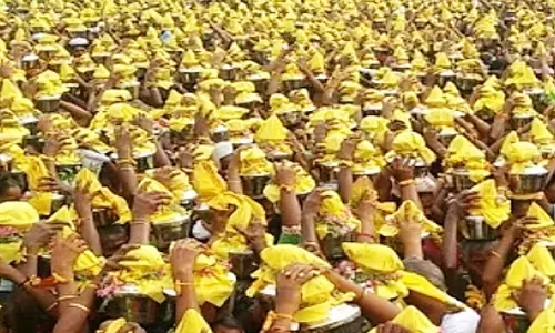 ஆடி அமாவாசை முன்னிட்டு மழை வேண்டி 108 பெண்கள் பால்குடம் ஊர்வலம்