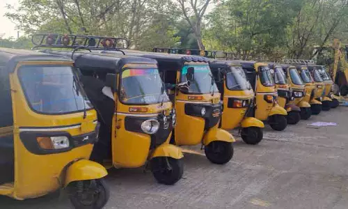 அதிக குழந்தைகளை ஏற்றி சென்ற 12 ஆட்டோக்கள் பறிமுதல்