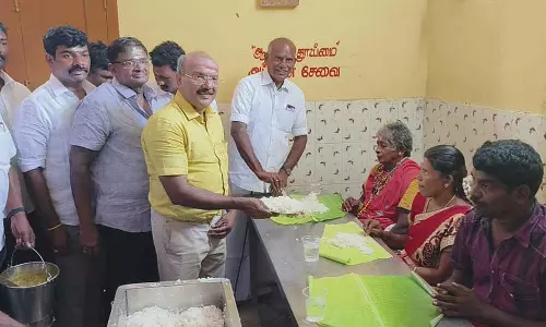 குலசேகரன்பட்டினம் முத்தாரம்மன் கோவிலில் சமபந்தி விருந்து