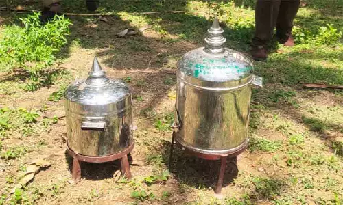 கோவில் உண்டியல்களை தூக்கிச் சென்ற கொள்ளையர்கள்