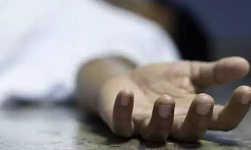 நண்பரை பார்க்க சென்ற போது 3-வது மாடியில் இருந்து தவறி விழுந்து எலக்டரிசீயன் பலி