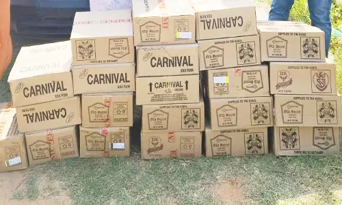 கர்நாடக மாநில மதுபாக்கெட்டுகள் பறிமுதல்