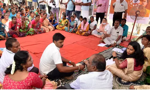 இடை நின்றலை தவிர்த்து குழந்தைகள் பள்ளி செல்வதை பெற்றோர் உறுதி செய்ய வேண்டும்- கலெக்டர் சரயு அறிவுரை