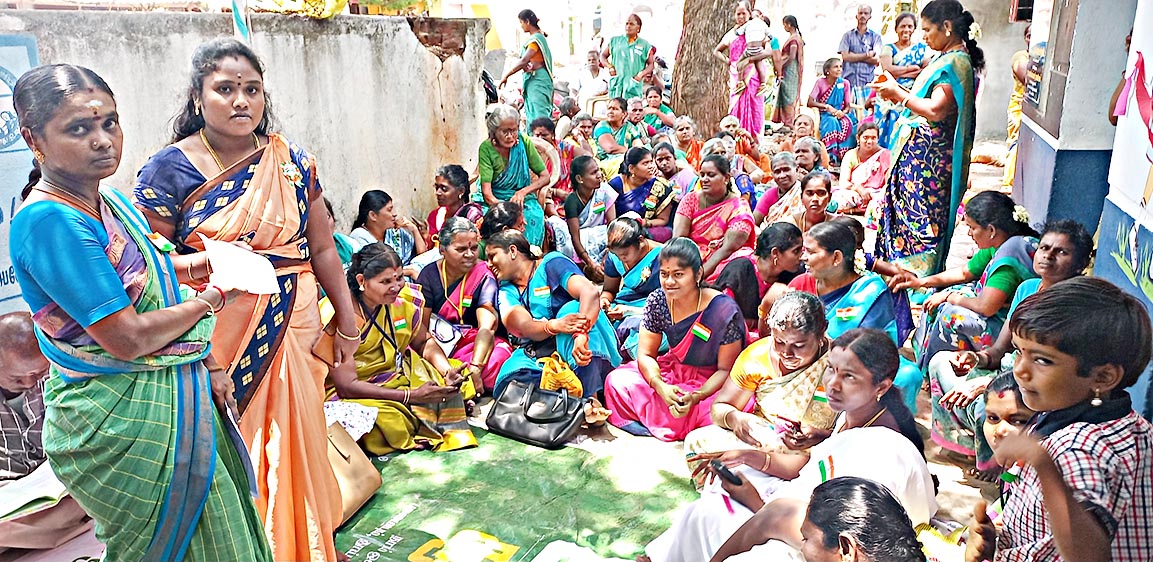 30 குடும்பங்களின் வீட்டு வரியை செலுத்திய ஊராட்சி மன்ற தலைவர்