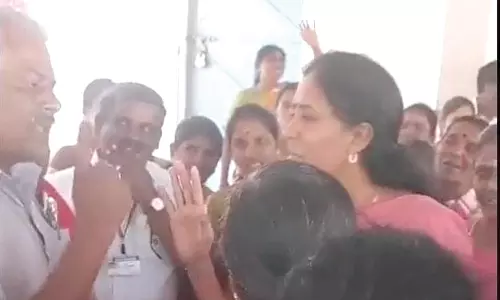 தேர்தல் வந்தால் மட்டும் எங்கள் ஞாபகம் வருகிறதா? காங்கிரஸ் எம்.பி. ஜோதிமணியிடம் வாக்காளர் சரமாரி கேள்வி