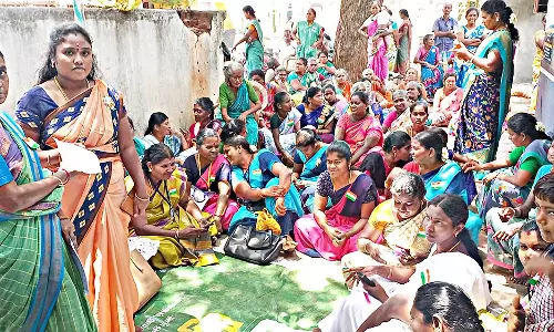 30 குடும்பங்களின் வீட்டு வரியை செலுத்திய ஊராட்சி மன்ற தலைவர்