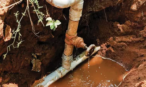 நத்தம் அருகே காவிரி கூட்டுக்குடிநீரை பைப்லைன் மூலம் தடுத்த ஊராட்சி நிர்வாகம்