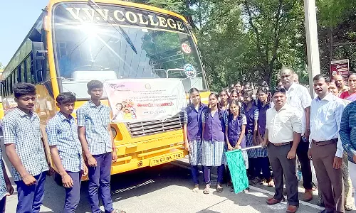 நான் முதல்வன் திட்டத்தில் 1055 அரசு பள்ளி மாணவர்கள் உயர்கல்வி பயணம்