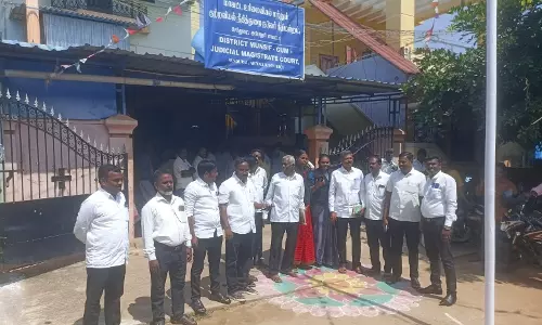 வழக்கறிஞர்கள் நீதிமன்ற மன்ற பணிகள் புறக்கணிப்பு