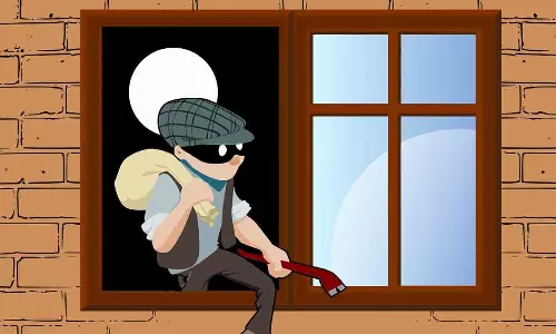 முத்தூரில் மோட்டார் சைக்கிளில் வைத்திருந்த ரூ. 1 லட்சம் திருட்டு