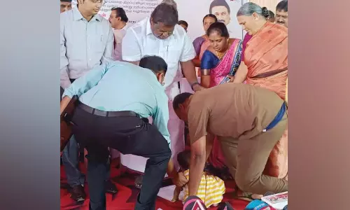 குழந்தையுடன் அமைச்சரின் காலில் விழுந்து கோரிக்கை: அரசு பஸ் டிரைவர் கண்ணன் சொந்த ஊருக்கு இடமாற்றம்