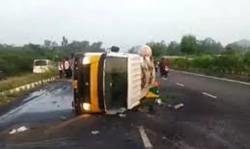 கட்டுப்பாட்டை இழந்து வீட்டில் மோதி விபத்துக்குள்ளான  லாரி