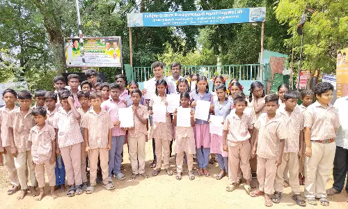 திண்டுக்கல்லில் பஸ் வசதி கேட்டு பள்ளி மாணவர்கள் முற்றுகை போராட்டம்