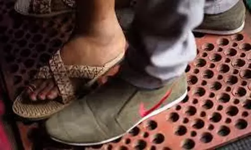 ஓடும் ரெயிலில் தூங்கி கொண்டிருந்த பெண் வக்கீலுக்கு பாலியல் தொல்லை