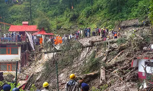 இமாச்சலபிரதேசம், உத்தரகாண்ட் முடங்கியது