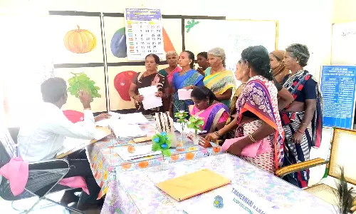 உதவி தொடக்கக்கல்வி அலுவலகத்தை தூய்மை பணியாளர்கள் முற்றுகை