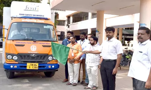 நடமாடும் உணவு ஆய்வக வாகனம்-கலெக்டர் தொடங்கி வைத்தார்