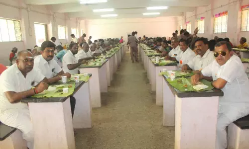 சாமளாபுரம் வாழைத்தோட்டத்து அய்யன்கோவிலில் சமபந்தி விருந்து